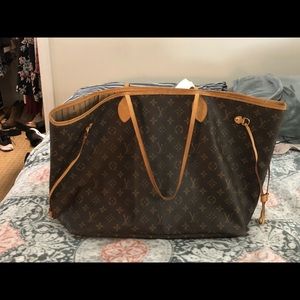 Authentic Louis Vuitton Large Never full Bag